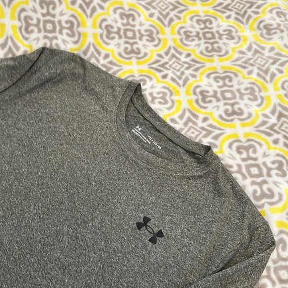 Under Armour kids YXL gray black long sleeved t-shirt play cond READ DESCRIPTION - Picture 5 of 9